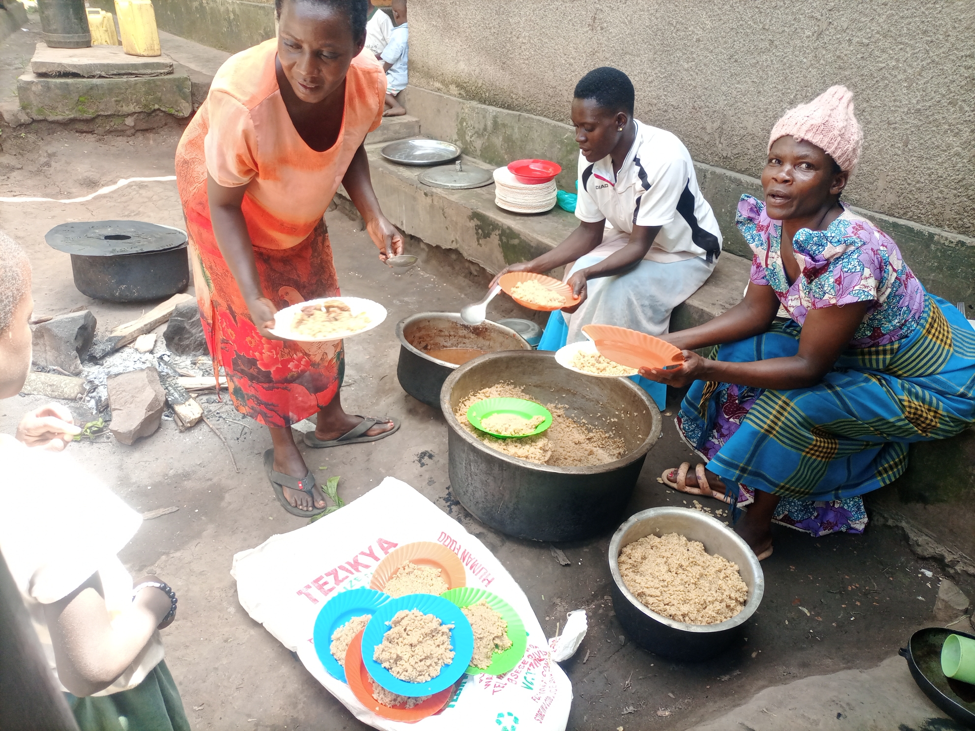 Volunteers serving alongside Nissi Project Uganda